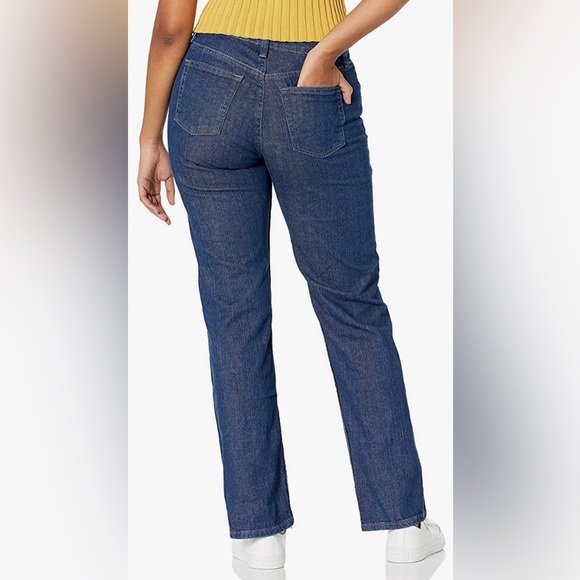 NWT Riders by Lee Indigo Women's Relaxed Fit Straight Leg Jean 12 Petite - Picture 2 of 9